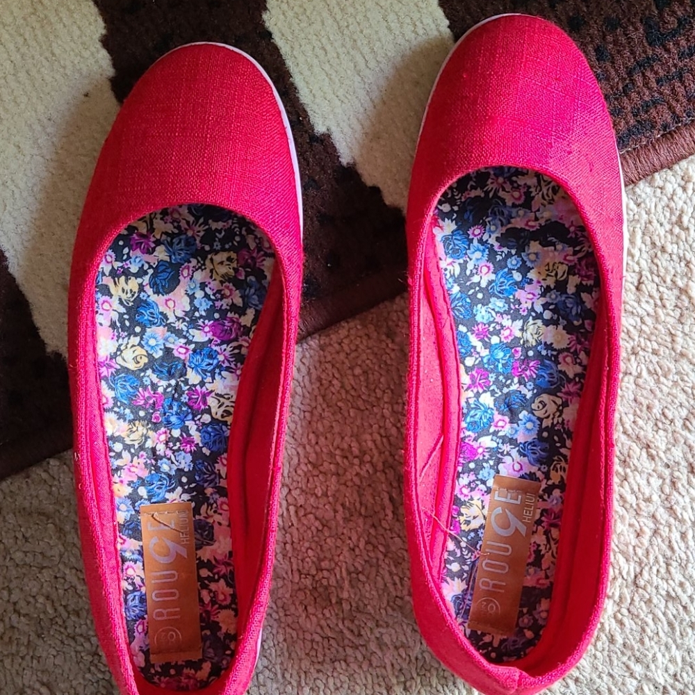 Rouge flats